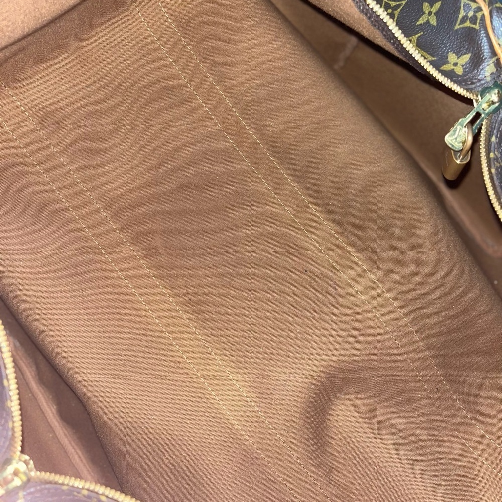 Louis Vuitton Keepall - Picture 11 of 16
